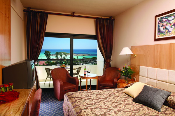 Adams Beach фото №2