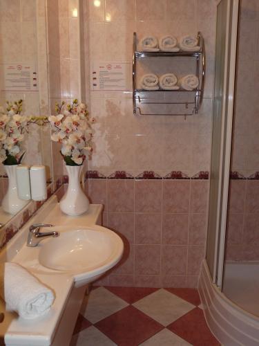 Gloria Palac фото №2