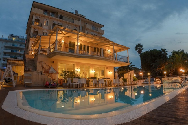 Mocambo Hotel 