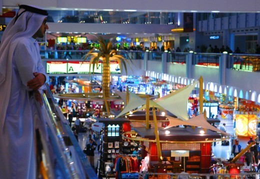ОАЭ начнут возвращать туристам НДС за пакупки